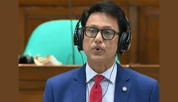 Education Minister Apologises to Students Over ‘Farm Chickens’ Remark